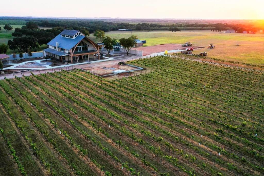 The Container Retreat @ 290 Wine Trail #10 Welcome Friends! Hye Экстерьер фото